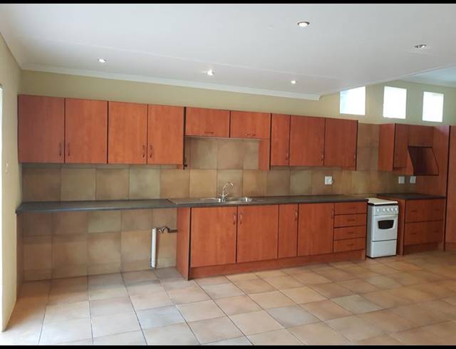 6 BEDROOM HOUSE FOR SALE IN PRIMROSE